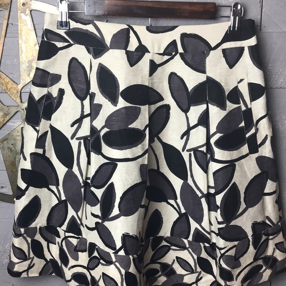 Gorgeous BCBGMAXAZRIA A-line skirt - Picture 2 of 5